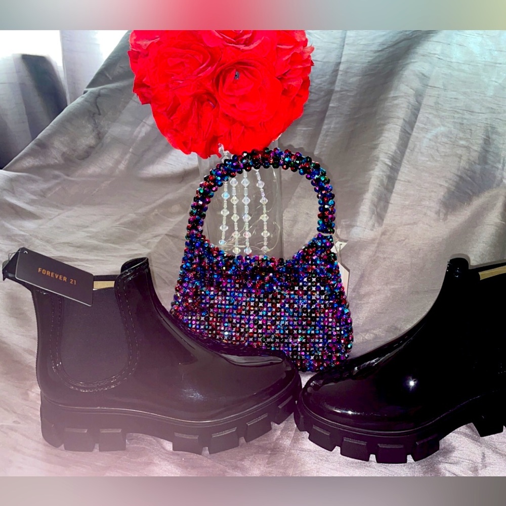 SIZE 10 FITS LIKE A 9 CHELSEA BOOTS FOR RAIN AND SNOW. PATENT LEATHER BRAND NEW!